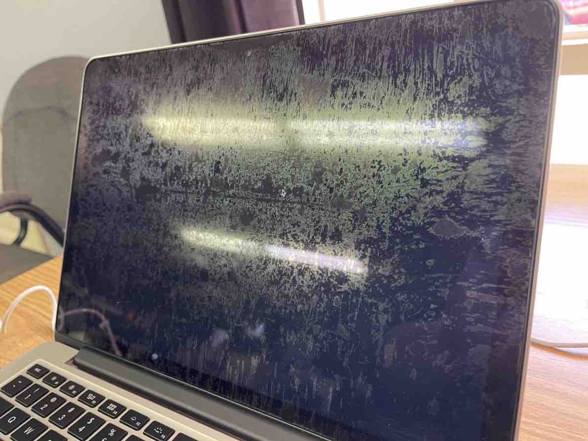 MacBook Pro 2015 Screen Delamination